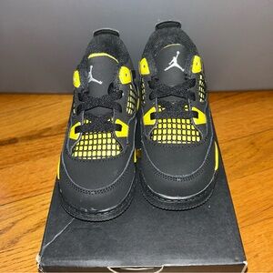 Jordan 4 Retro
Thunder (2023) (TD)
